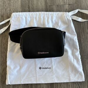 Lululemon- Everywhere Belt Bag Leather Alternative 1L- Black
